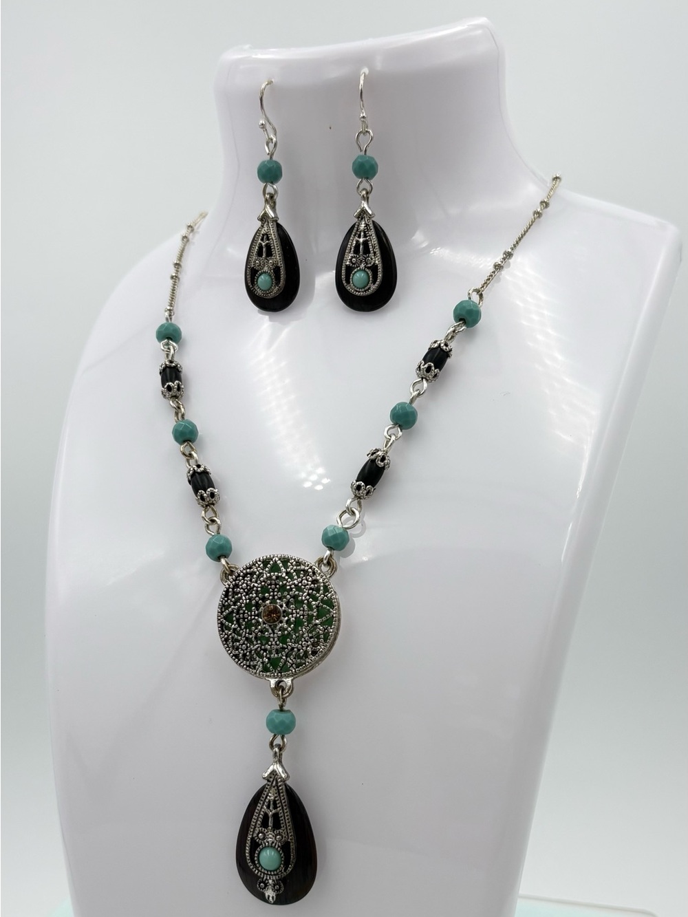 Vintage 2009 Avon Turquoise & Brown Medallion Necklace & Matching Earrings - Picture 7 of 14